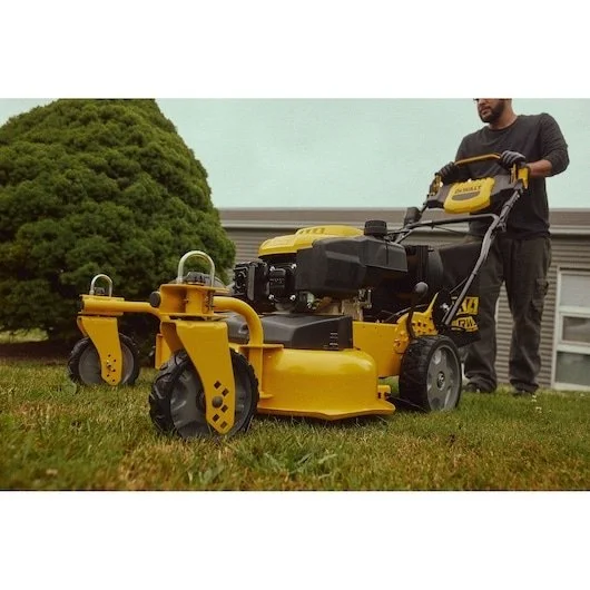 DEWALT 28 in. 224cc 3-in-1 Self-Propelled Gas Push Lawn Mowers