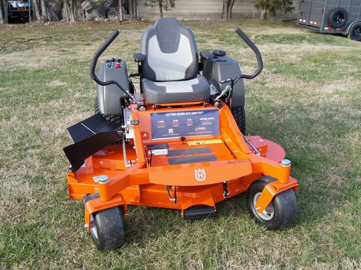 Husqvarna MZ61 61" Zero Turn Lawns Mowers 24HP KAW (Scratch and Dent)