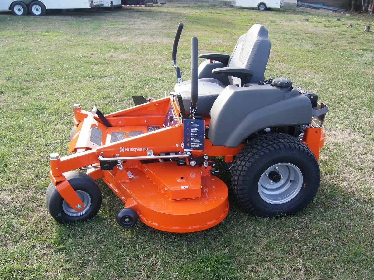 Husqvarna MZ61 61" Zero Turn Lawns Mowers 24HP KAW (Scratch and Dent)