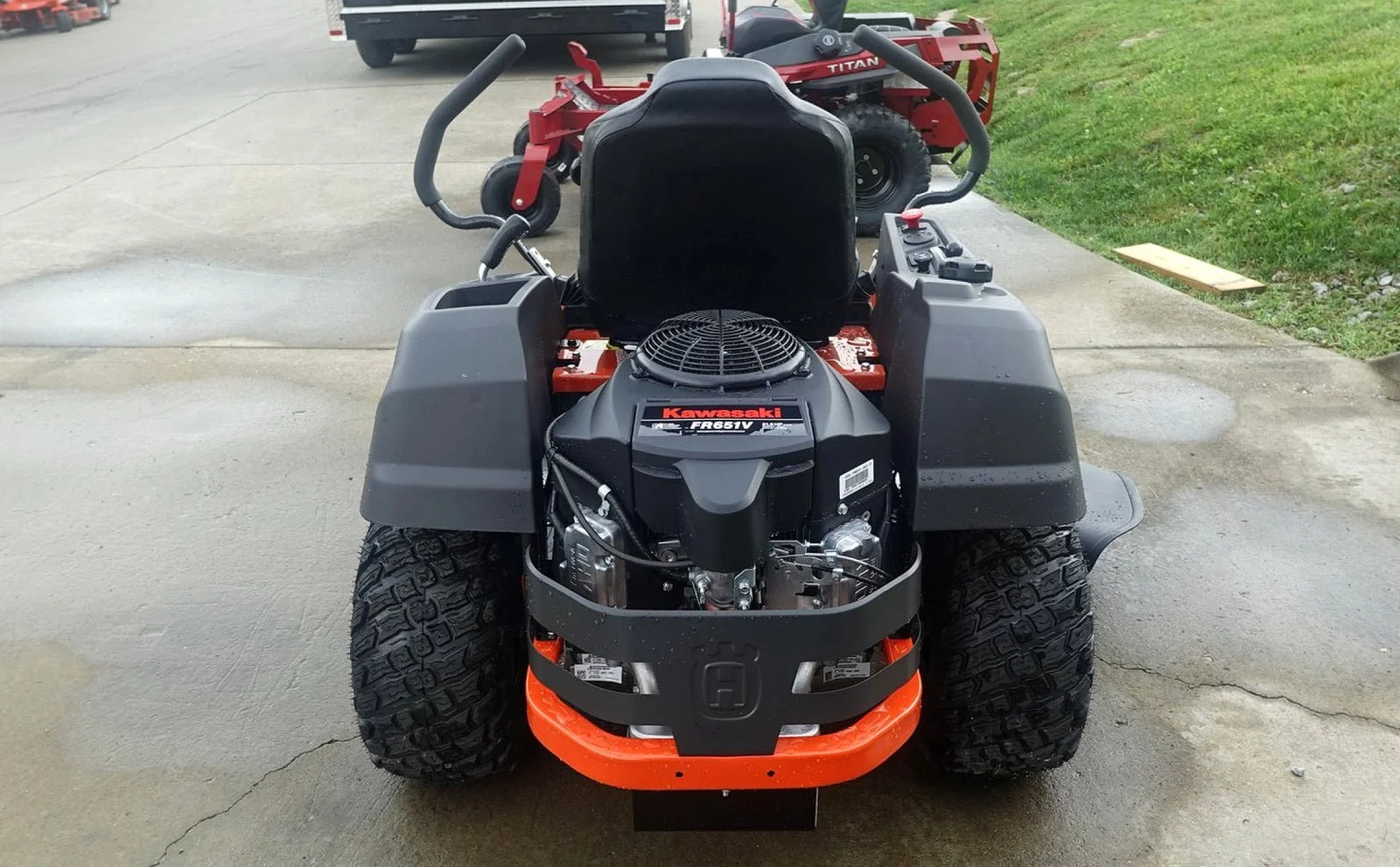 Husqvarna Z242F Special Edition 42" Zero Turn Mower, 21.5HP Kawasaki Engine (Scratch & Dent)